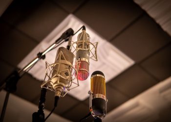 Three condenser microphones arranged for optimal sound capture in a recording studio.