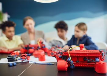 Group of kids working on robotics project, engaging in STEM education.