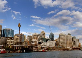 Sydney Skyline from Darling Harbour. (21301509972).jpg