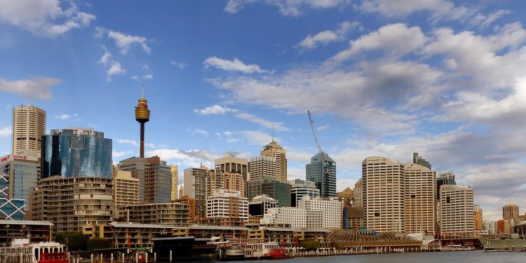 Sydney Skyline from Darling Harbour. (21301509972).jpg