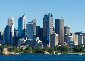 Sydney skyline and harbour (cropped).jpg