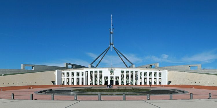 Parliament House, Canberra, Pano jjron 25.9.2008-edit1.jpg