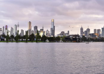 Albert Park Lake & Melbourne City Skyline, 2016.png