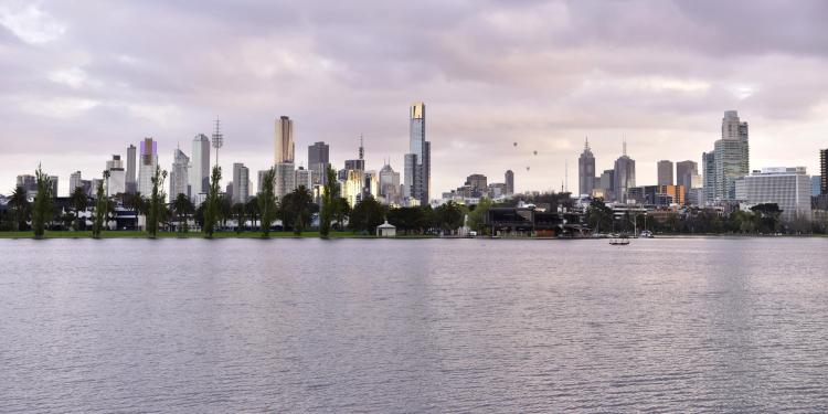 Albert Park Lake & Melbourne City Skyline, 2016.png