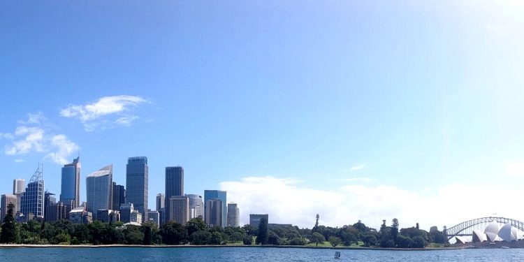 Sydney skyline (17471583941).jpg