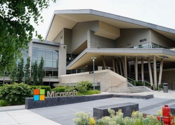 Building 92 of Microsoft Redmond Campus - panoramio.jpg