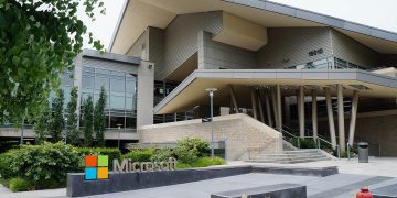 Building 92 of Microsoft Redmond Campus - panoramio.jpg