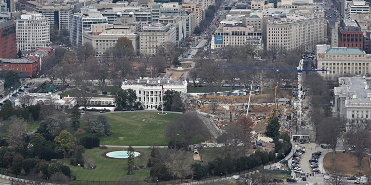 2025-12-17 White House east construction Washington DC 11-24-27.jpg