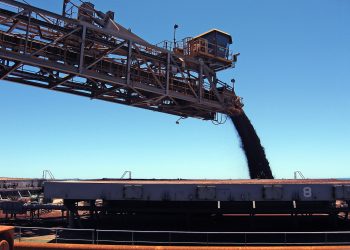 CSIRO ScienceImage 11678 A Rio Tinto iron ore shiploader in operation in the Pilbara.jpg