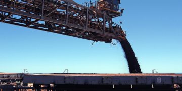 CSIRO ScienceImage 11678 A Rio Tinto iron ore shiploader in operation in the Pilbara.jpg