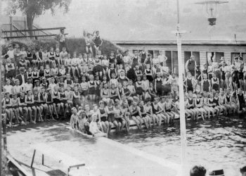 School children at an unidentified public swimming pool Brisbane 1913 (29080963164).jpg