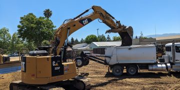 Caterpillar 325 FL excavator on a job site.jpg