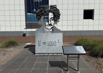 Einstein Sculpture, Questacon, January 2026 02.jpg