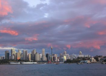 Sydney Skyline (2049714613).jpg