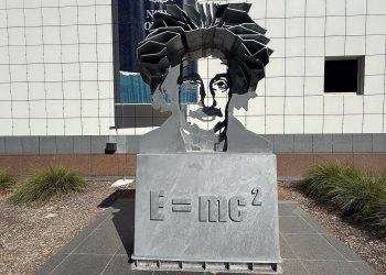 Einstein Sculpture, Questacon, January 2026 04.jpg