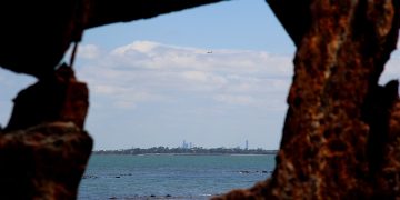 Brisbane city skyline,view from gayundah at woody point, (12480651814).jpg