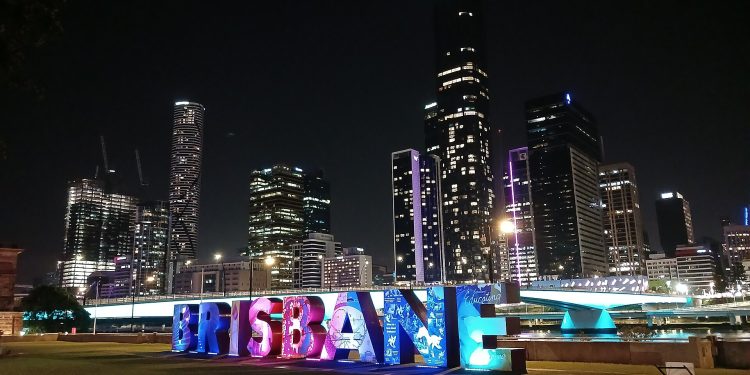 Brisbane skyline with Brisbane sign.jpg