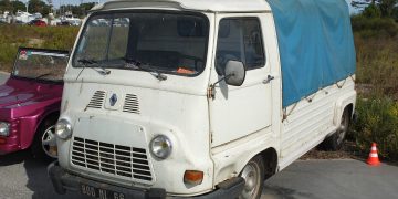 Renault Estafette pickup.jpg