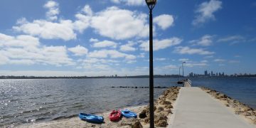 Applecross Jetty and Perth Skyline, April 2021.jpg